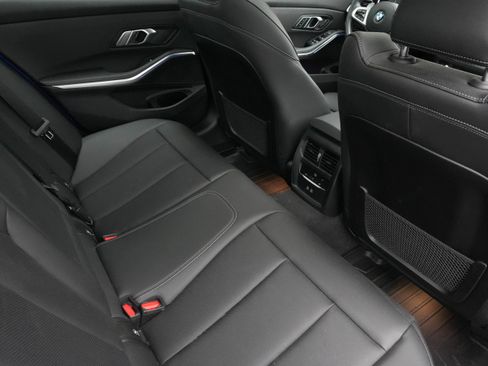 Certified 2022 BMW 330i Sedan w/ M Sport Package image 34