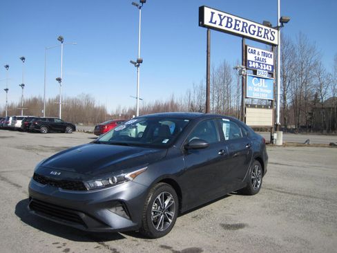 Used 2023 Kia Forte LXS image 1
