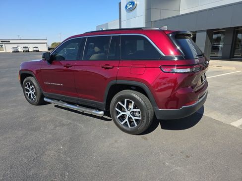 Used 2025 Jeep Grand Cherokee Limited RWD image 3