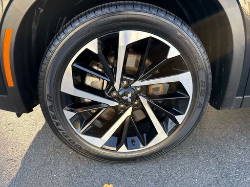 Used 2024 Mitsubishi Outlander SE image 9