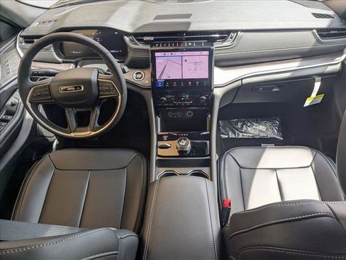 New 2025 Jeep Grand Cherokee L Limited w/ Black Appearance Package image 15