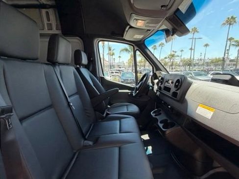 Used 2025 Mercedes-Benz Sprinter 2500 image 12