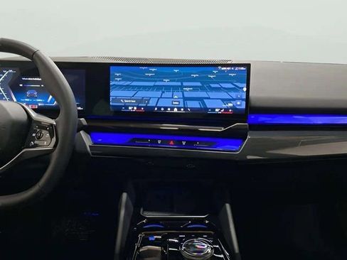 Used 2025 BMW i5 eDrive40i image 15