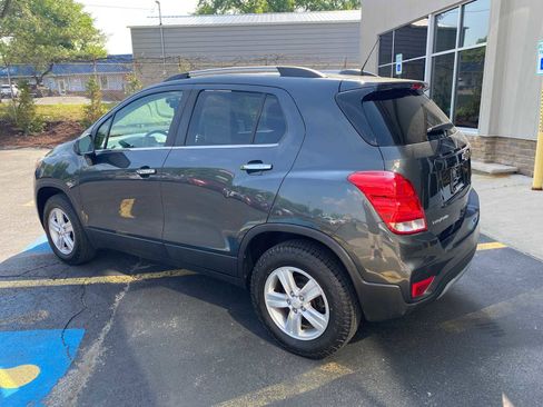 Used 2017 Chevrolet Trax LT w/ LT Convenience Package AWD/4WD image 3
