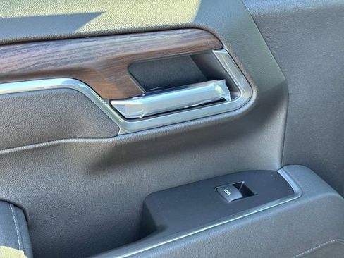 New 2026 GMC Sierra 1500 SLT w/ SLT Convenience Package image 15