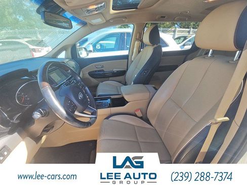 Used 2017 Kia Sedona SX Limited w/ Option Group 030 FWD image 5