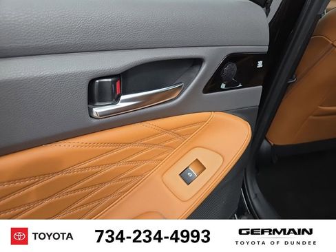 Used 2022 Toyota Avalon Limited w/ Advanced Safety Package FWD image 23