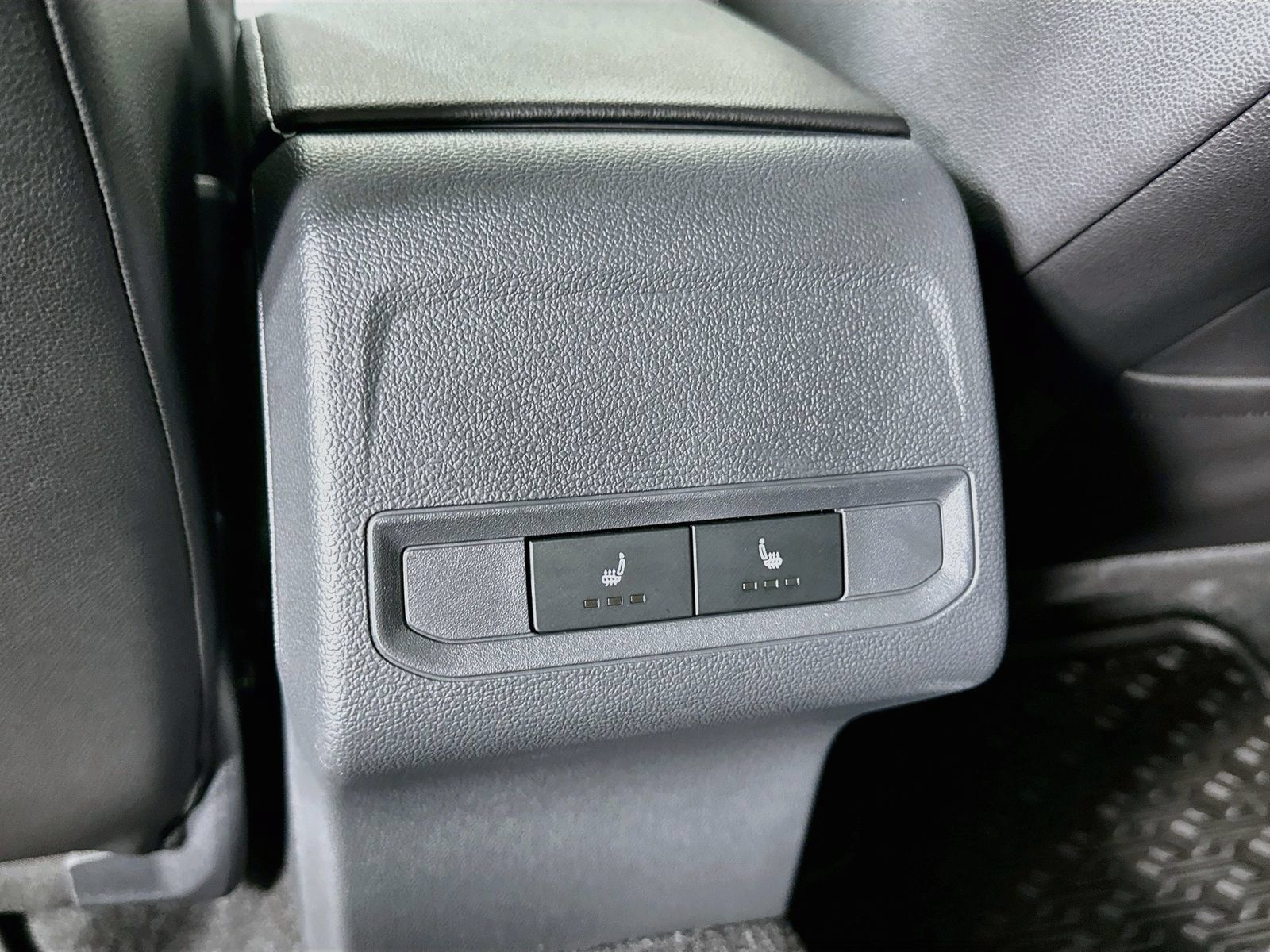 Used 2026 Volkswagen Jetta SEL FWD image 34