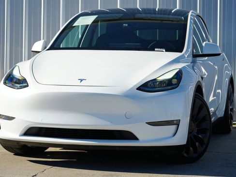 Used 2022 Tesla Model Y Performance image 3