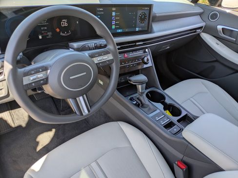 Used 2025 Hyundai Sonata SE FWD image 19