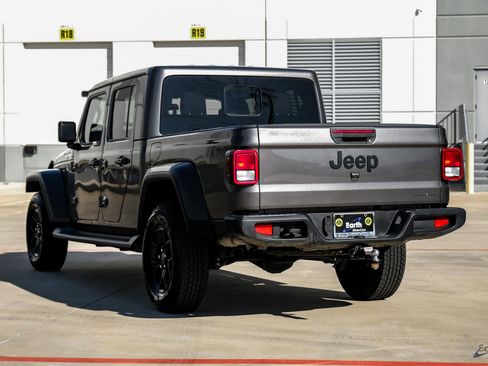 Used 2024 Jeep Gladiator Sport image 9