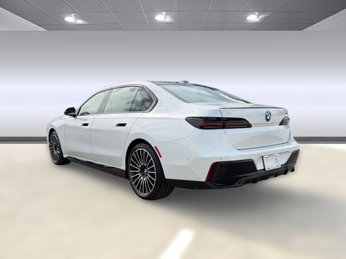 New 2026 BMW i7 xDrive60 image 3