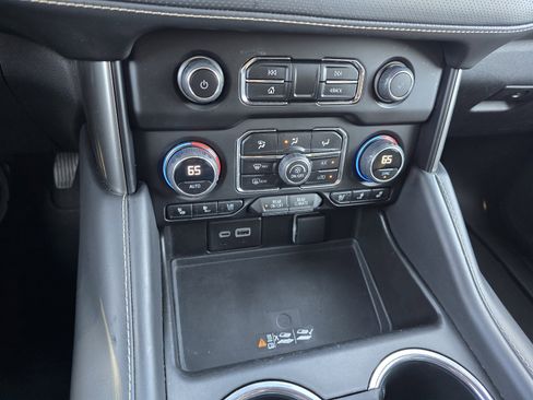 Used 2023 Chevrolet Suburban Premier image 21