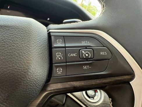 Used 2022 Jeep Grand Cherokee Limited 4xe w/ Luxury Tech Group II AWD/4WD image 32