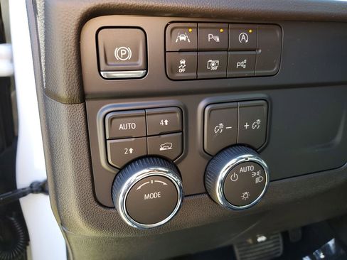 New 2026 Chevrolet Suburban LS image 22