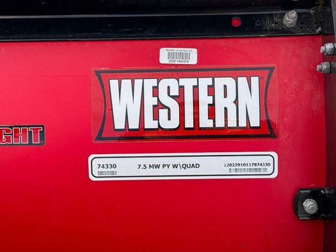 Used 2011 Chevrolet Suburban 2500 image 12