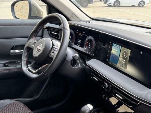 Used 2025 Nissan Kicks SR image 18