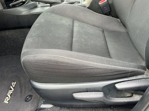 Used 2017 Toyota RAV4 XLE AWD/4WD image 16