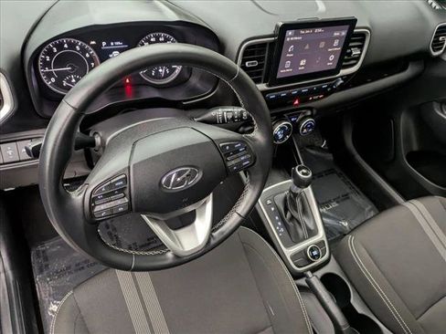 Used 2022 Hyundai Venue SEL image 10