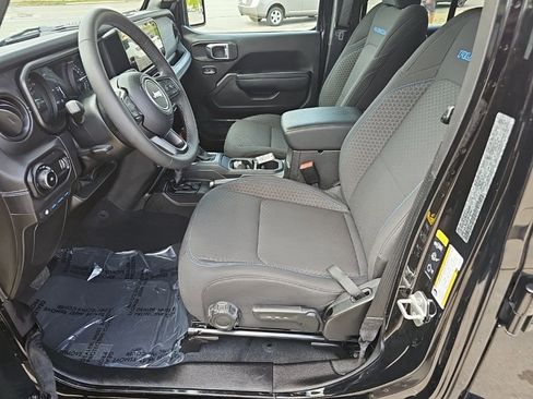 Certified 2025 Jeep Wrangler Unlimited Rubicon 4xe w/ Convenience Group AWD/4WD image 15