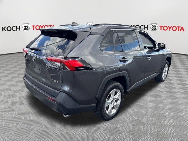 Used 2021 Toyota RAV4 XLE w/ Convenience Package FWD image 8