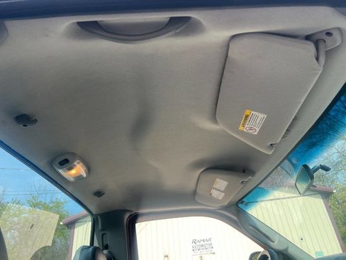 Used 2004 Ford F250 XL AWD/4WD image 21