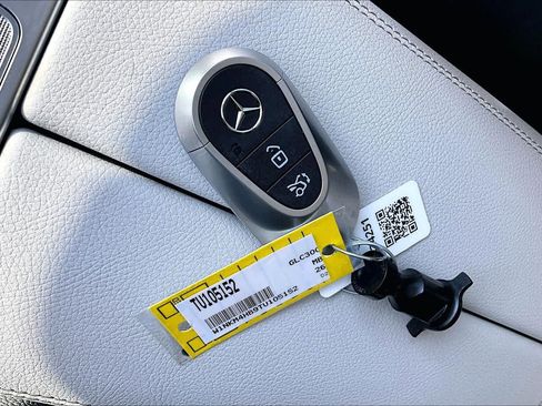 Used 2026 Mercedes-Benz GLC 300 4MATIC image 15