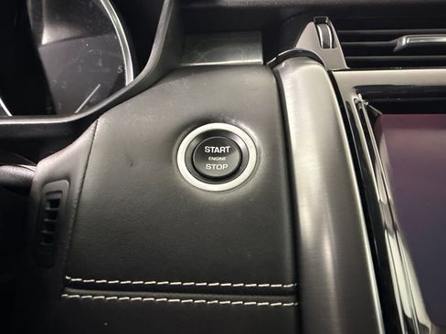 Used 2017 Land Rover Discovery First Edition AWD/4WD image 23