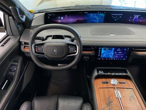 New 2025 Lincoln Navigator L Black Label image 17