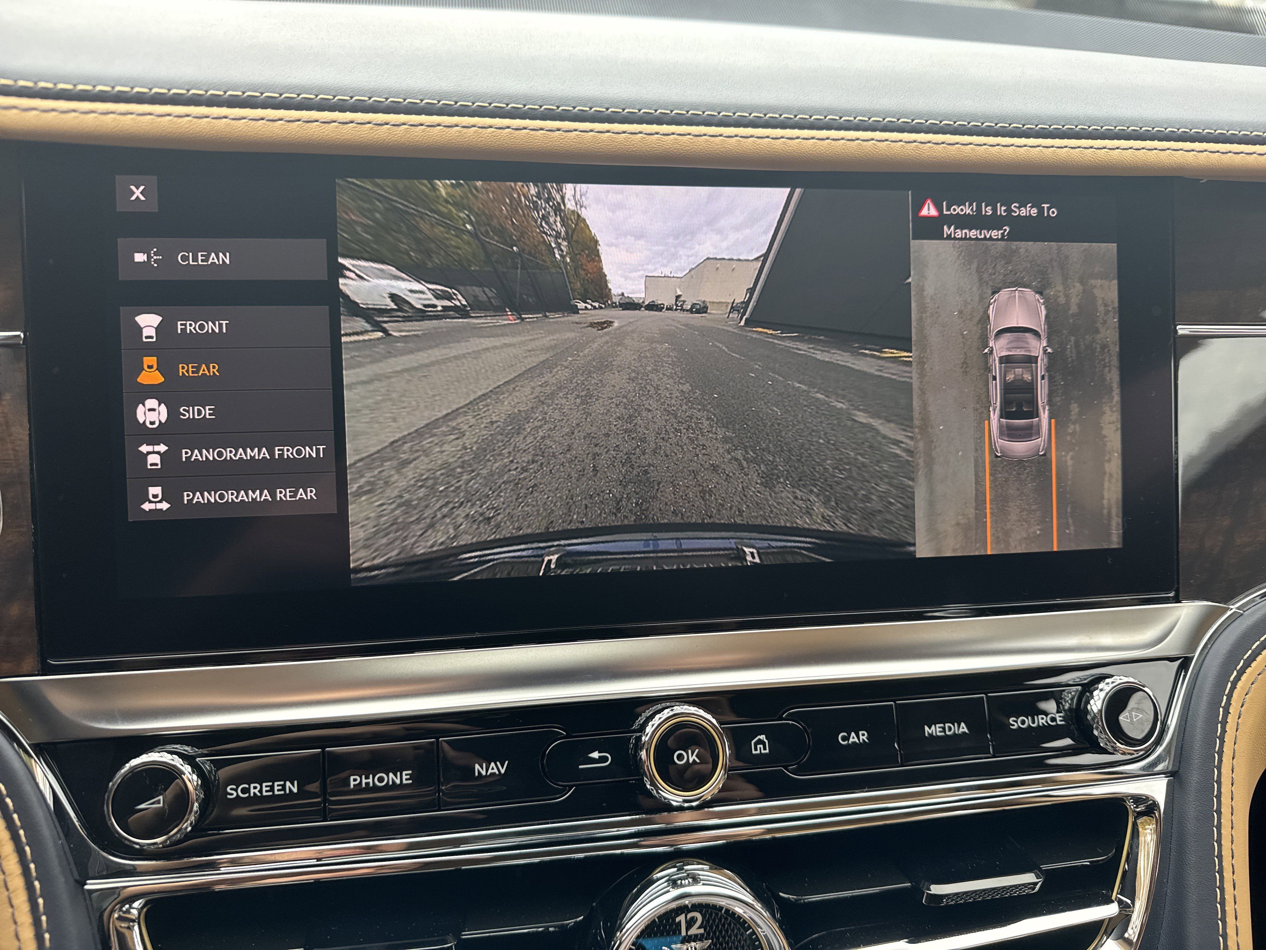 Used 2024 Bentley Flying Spur V8 AWD/4WD image 24