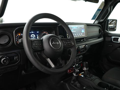 Used 2025 Jeep Wrangler Unlimited Rubicon w/ Convenience Group AWD/4WD image 24