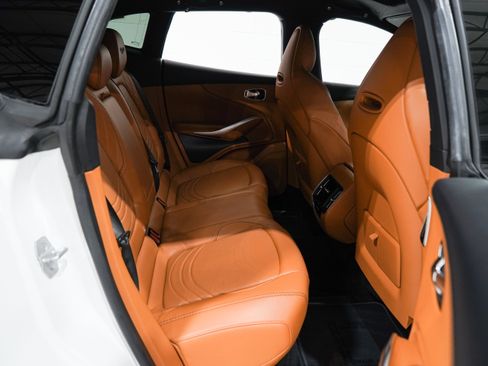 Used 2022 Aston Martin DBX AWD/4WD image 19