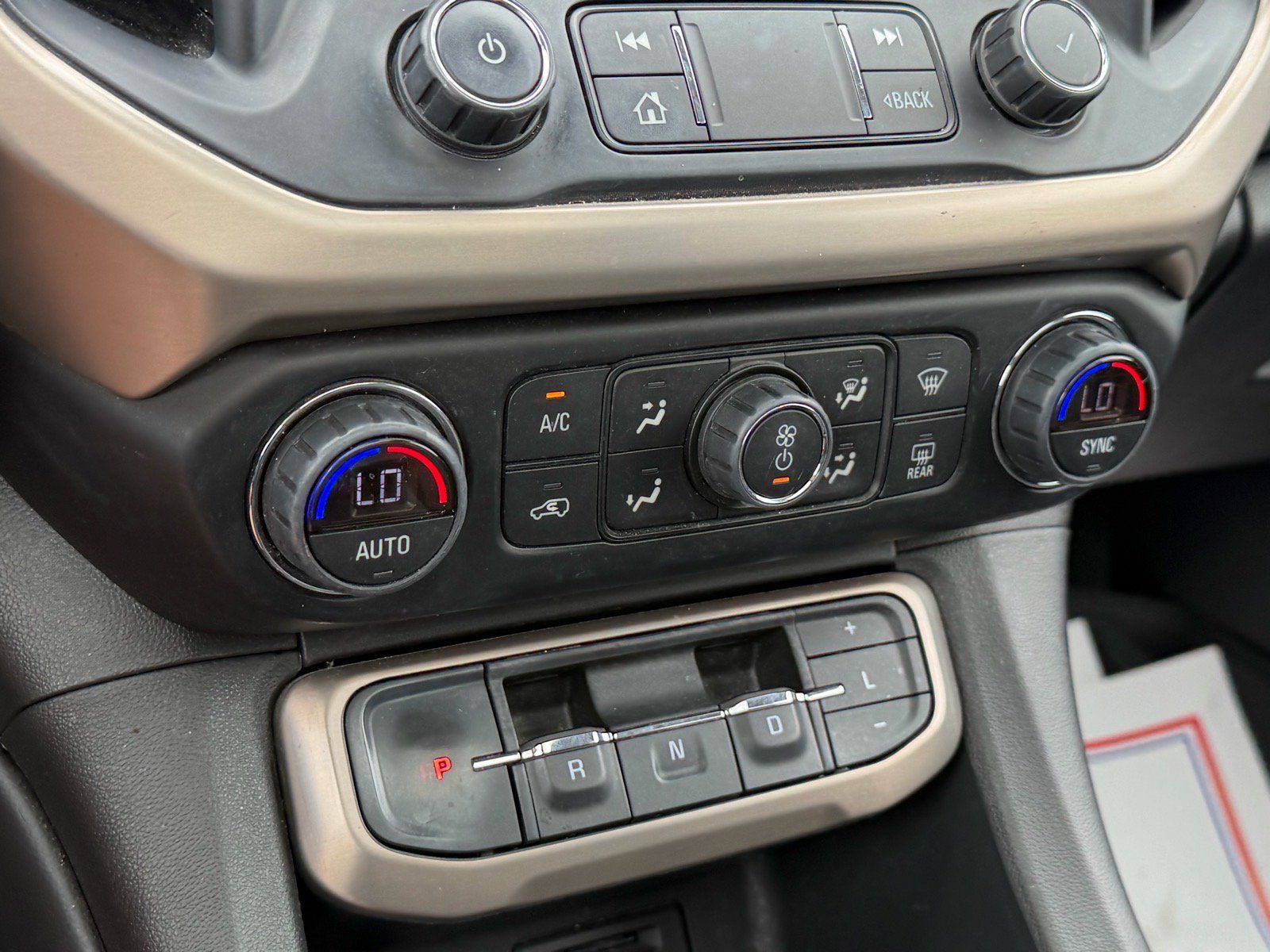 Used 2022 GMC Acadia Denali w/ Denali Ultimate Package AWD/4WD image 20