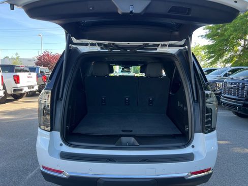 Used 2025 Chevrolet Suburban LT w/ Comfort Package RWD image 15
