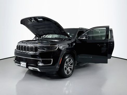 Used 2024 Jeep Wagoneer L Series II RWD image 17