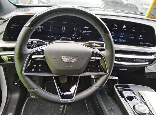 Used 2025 Cadillac Lyriq Luxury AWD/4WD image 8