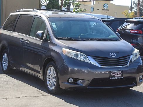 Used 2012 Toyota Sienna image 3