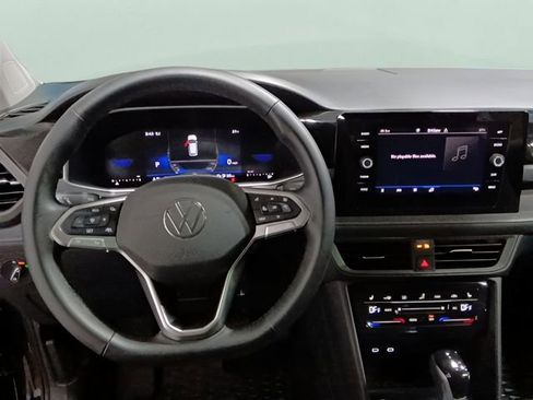 Used 2025 Volkswagen Taos SE AWD/4WD image 12