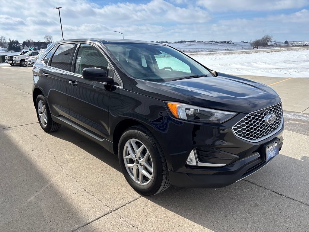 Used 2024 Ford Edge SEL w/ Convenience Package AWD/4WD image 3