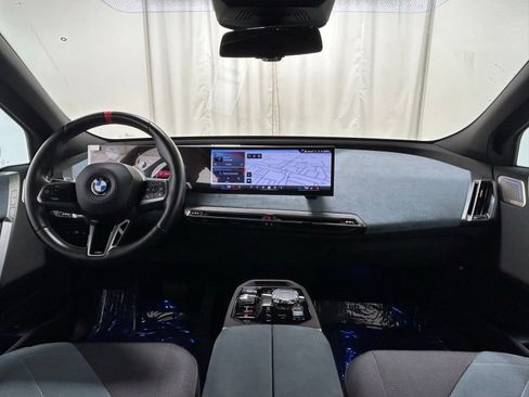 Used 2025 BMW iX M60 image 8