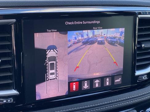 Used 2024 Chrysler Pacifica Limited w/ Uconnect Theater Family Group image 22