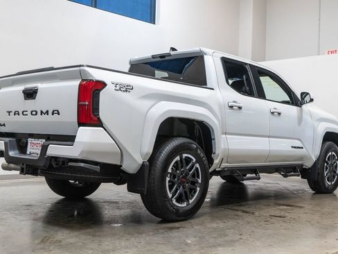 Certified 2026 Toyota Tacoma TRD Sport AWD/4WD image 9