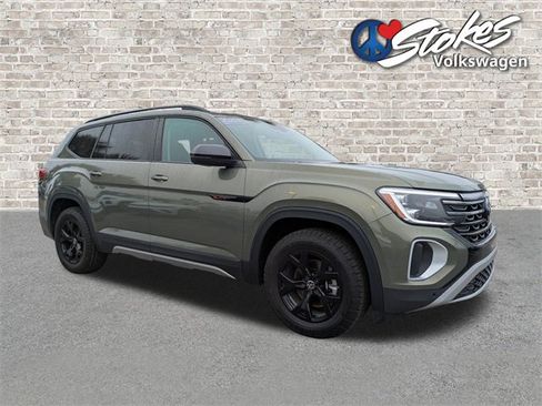 Certified 2025 Volkswagen Atlas Peak Edition SE image 2