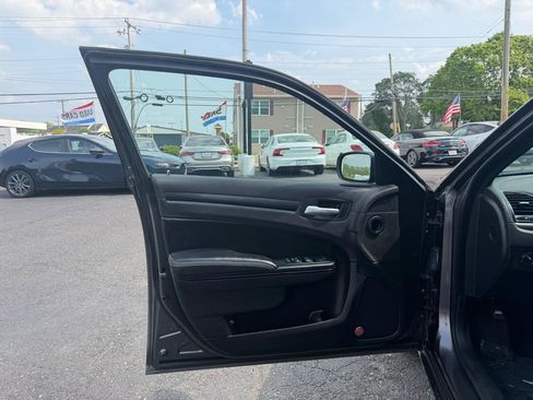 Used 2015 Chrysler 300 S AWD/4WD image 9