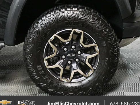Used 2024 Chevrolet Colorado ZR2 w/ ZR2 Convenience Package III AWD/4WD image 25