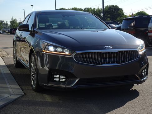 Used 2017 Kia Cadenza Technology FWD image 6