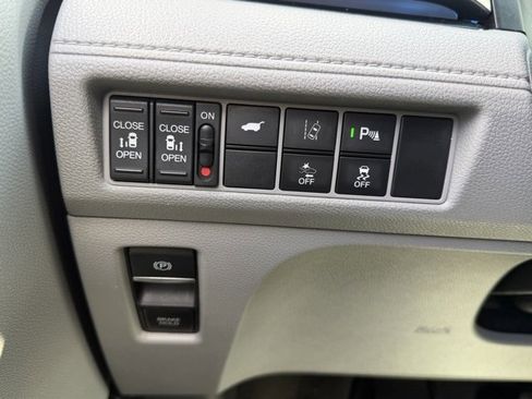 Used 2018 Honda Odyssey Elite image 15