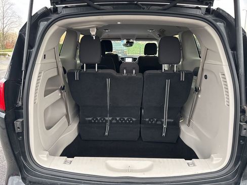 Used 2024 Chrysler Voyager LX image 7