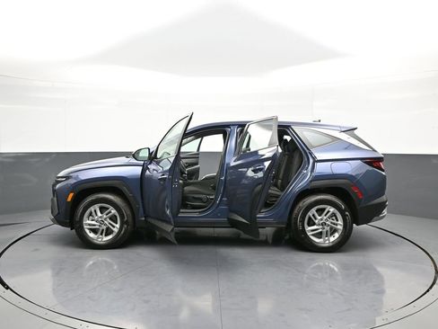 Certified 2025 Hyundai Tucson SE image 42