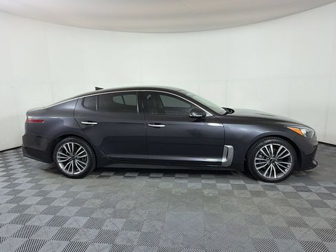 Used 2019 Kia Stinger RWD image 9